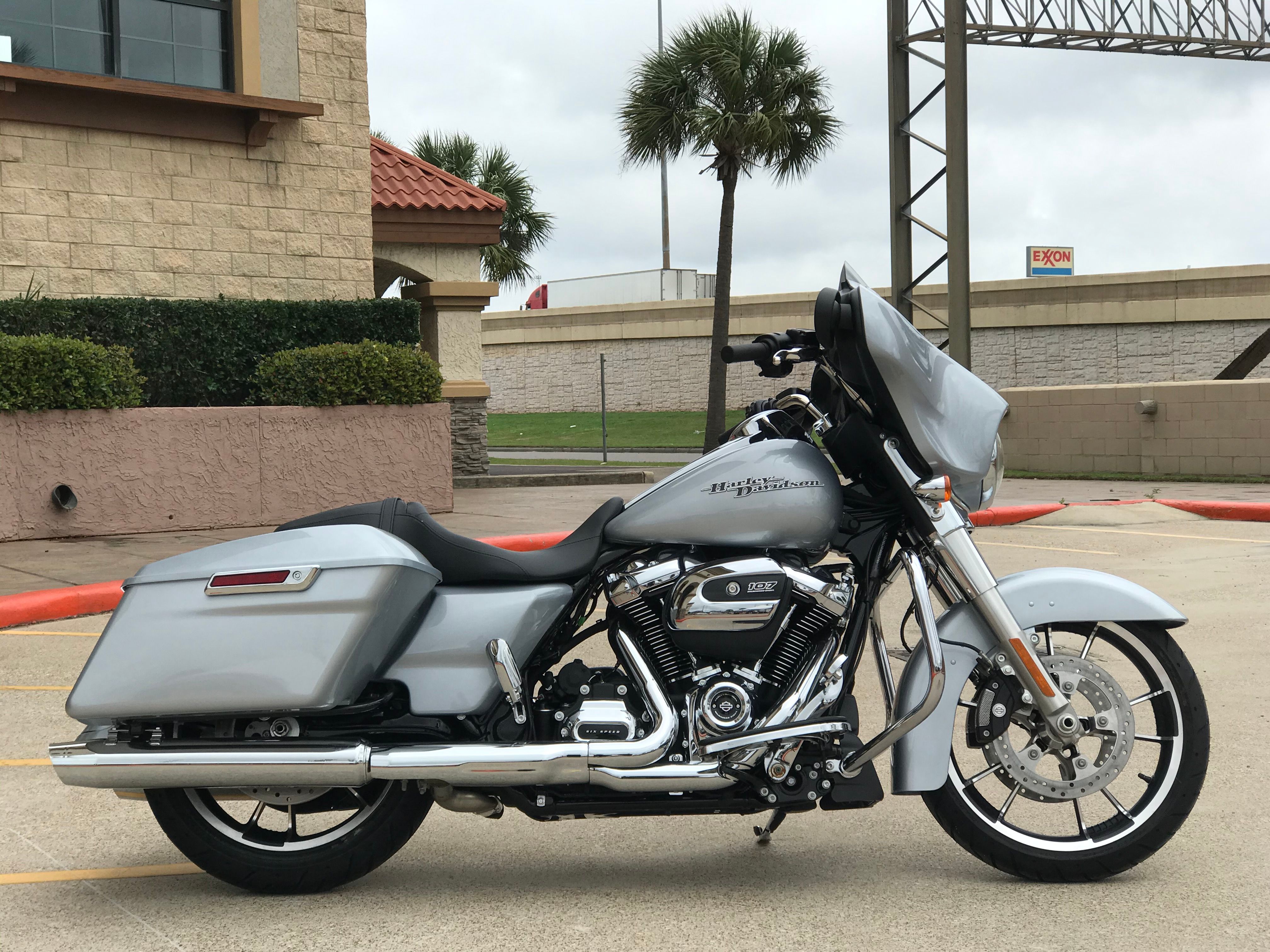 street glide phone holder